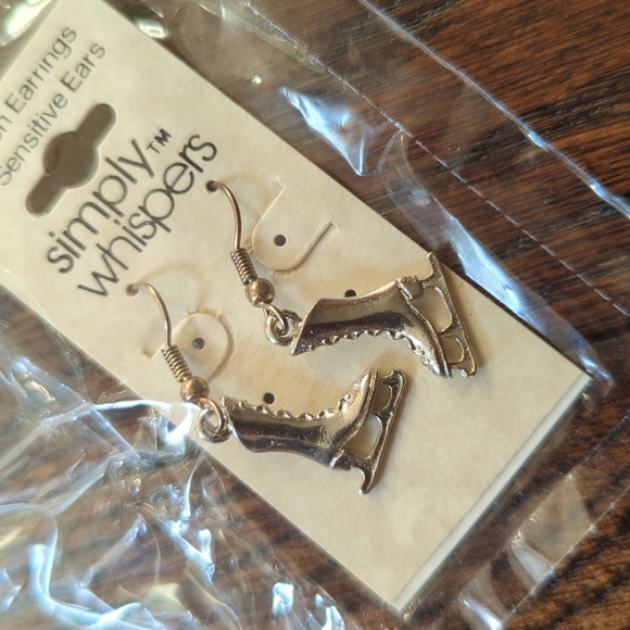 SIMPLY WHISPERS I NWT Silver Nickle Free Dangle Figure Skate Earrings - Picture 1 of 8